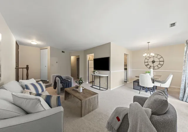 Photo 4 of Condo for sale at 1712 Lakecliffe Dr #D, Wheaton, IL 60189 | MLS# 12782777 | Listing updated on 2026-10-21