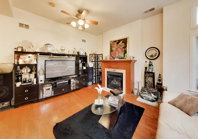 Photo 4 of Condo for sale at 2658 W Washington Blvd #1, Chicago, IL 60612 | MLS# 12782786 | Listing updated on 2026-10-21