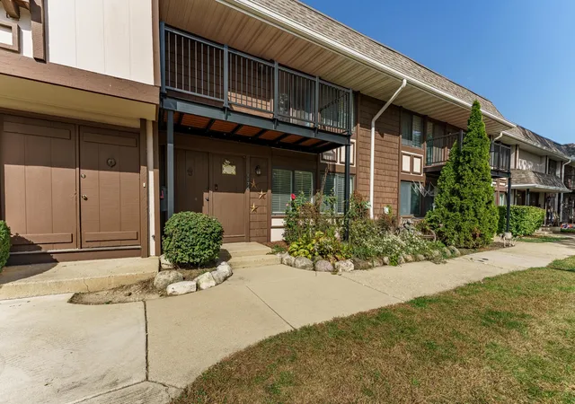 Photo 2 of Townhouse for sale at 1174 San Simeon Dr, Hanover Park, IL 60133 | MLS# 12782791 | Listing updated on 2026-10-21