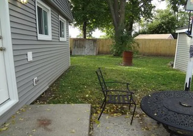 Photo 2 of Single family home for sale at 118 Hickory Dr, Carpentersville, IL 60110 | MLS# 12782797 | Listing updated on 2026-10-18
