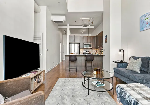 Photo 4 of Condo for sale at 400 W Ontario St #707, Chicago, IL 60654 | MLS# 12782804 | Listing updated on 2026-10-21