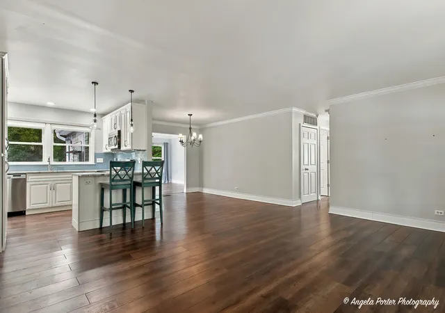Photo 3 of Single family home for sale at 292 Indian Hl Dr, Buffalo Grove, IL 60089 | MLS# 12782806 | Listing updated on 2026-10-22