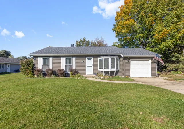Single family home for sale at 2412 W Fairview Ln, McHenry, IL 60051 | MLS# 12782813