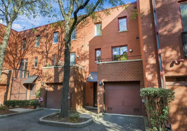 Photo 1 of Townhouse for sale at 1254 S Federal St #E, Chicago, IL 60605 | MLS# 12782821 | Listing updated on 2026-10-30