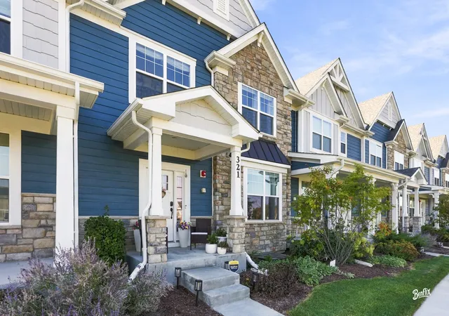 Photo 3 of Townhouse for sale at 321 Didier Ct, Buffalo Grove, IL 60089 | MLS# 12782824 | Listing updated on 2026-10-21