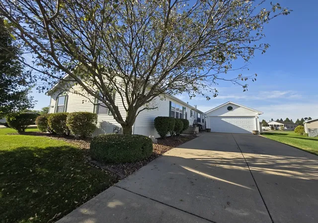 Photo 1 of Manufactured home for sale at 928 Holly Dr, Manteno, IL 60950 | MLS# 12782833 | Listing updated on 2026-10-17