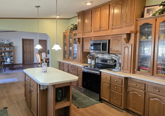 Photo 4 of Manufactured home for sale at 928 Holly Dr, Manteno, IL 60950 | MLS# 12782833 | Listing updated on 2026-10-17