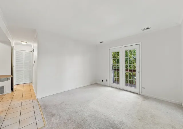 Listing Photo 4 - Condo for sale in building located at 1960 Selmarten Rd, Aurora, IL 60505 - Unit #3809