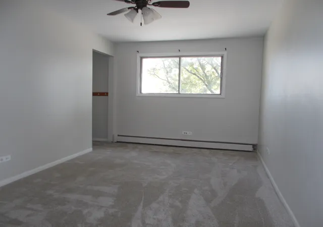 Listing Photo 4 - Condo for sale at Briargate, Unit 12 10430 Ridgeland Ave, Briargate, Chicago Ridge, IL 60415 | Built Year: 1968-1978