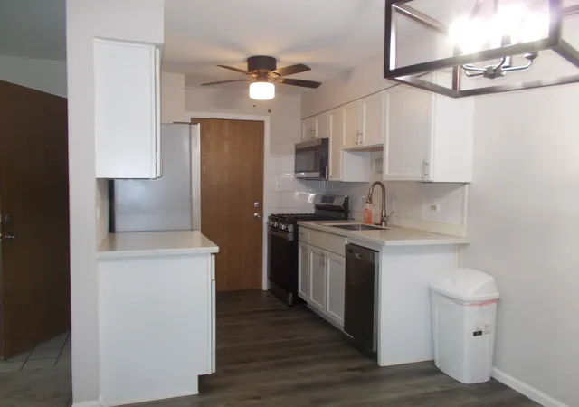 Listing Photo 5 - Condo for sale at Briargate, Unit 12 10430 Ridgeland Ave, Briargate, Chicago Ridge, IL 60415 | Built Year: 1968-1978