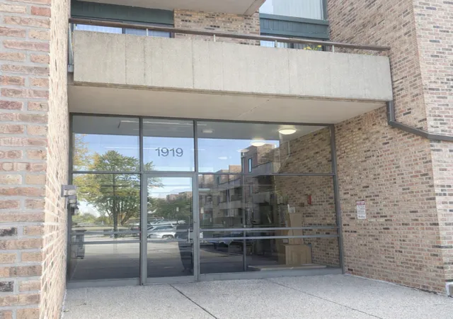 Condo for sale at 1919 Prairie Sq #302, Schaumburg, IL 60173 | MLS# 12782854