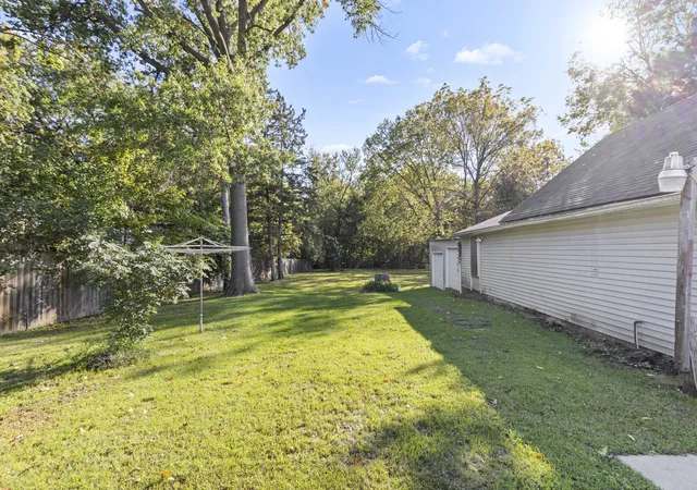 Photo 3 of Sale Pending at 408 Daisyfield Rd, Rockford, IL 61102 | MLS# 12782862 | Listing updated on 2026-10-14