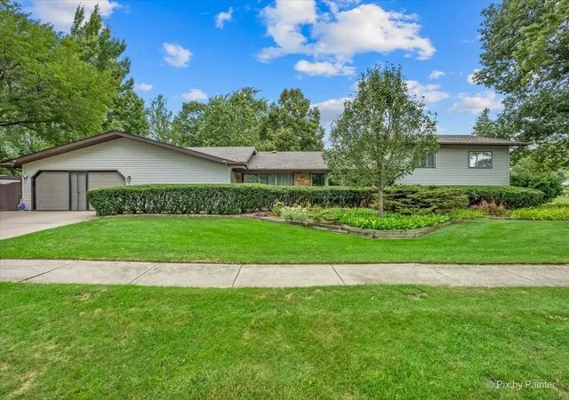 Photo 1 of Single family home for sale at 400 E Thacker St, Hoffman Estates, IL 60169 | MLS# 12782870 | Listing updated on 2026-10-20