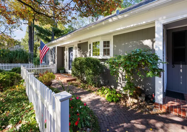Photo 3 of Single family home for sale at 61 Hawthorne Rd, Rock Island, IL 61201 | MLS# 12782874 | Listing updated on 2026-10-27