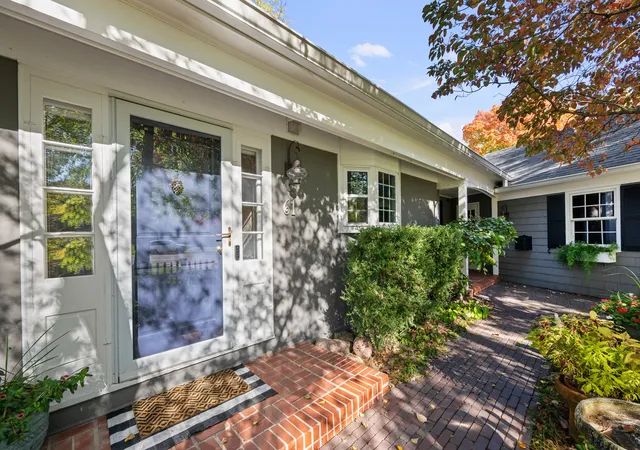 Photo 4 of Single family home for sale at 61 Hawthorne Rd, Rock Island, IL 61201 | MLS# 12782874 | Listing updated on 2026-10-27