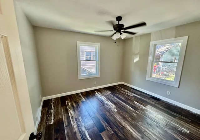 Photo 4 of Single family home for sale at 1527 Monroe St S, Quincy, IL 62301 | MLS# 12782877 | Listing updated on 2026-10-22