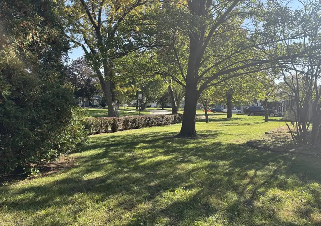 Photo 2 of Single family home for sale at 3801 Bobwhite Ln, Rolling Meadows, IL 60008 | MLS# 12782881 | Listing updated on 2026-10-26