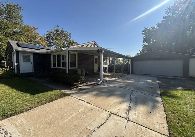 Photo 4 of Single family home for sale at 3801 Bobwhite Ln, Rolling Meadows, IL 60008 | MLS# 12782881 | Listing updated on 2026-10-26