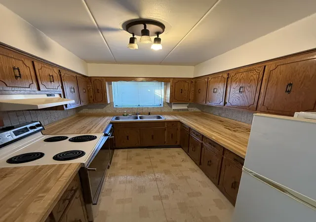 Listing Photo 4 - Condo for sale in building located at 10912 Central Ave, Chicago Ridge, IL 60415 - Unit #203