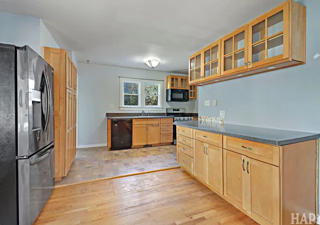 Photo 4 of Single family home for sale at 1404 N Green St, Mc Henry, IL 60050 | MLS# 12782917 | Listing updated on 2026-10-22