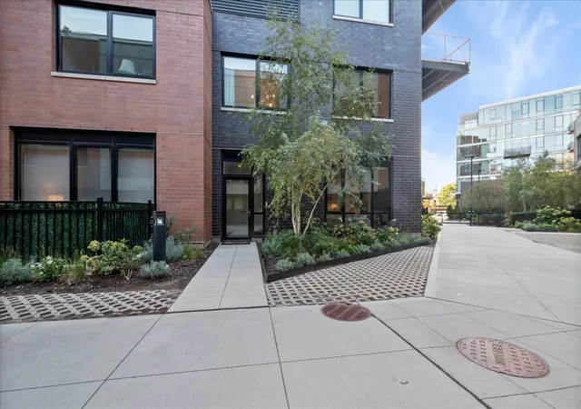 Photo 2 of Condo for sale at 1648 W Division St #101, Chicago, IL 60622 | MLS# 12782918 | Listing updated on 2026-10-20