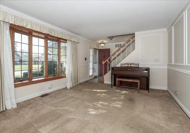 Photo 2 of Single family home for sale at 70 Avon Rd, Elk Grove Village, IL 60007 | MLS# 12782931 | Listing updated on 2026-10-29