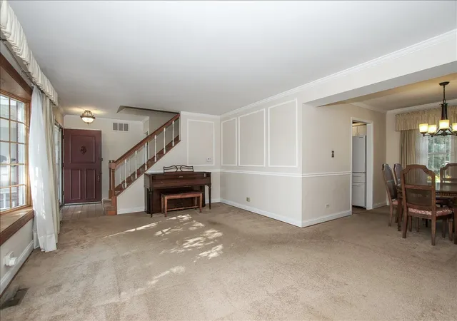 Photo 4 of Single family home for sale at 70 Avon Rd, Elk Grove Village, IL 60007 | MLS# 12782931 | Listing updated on 2026-10-29