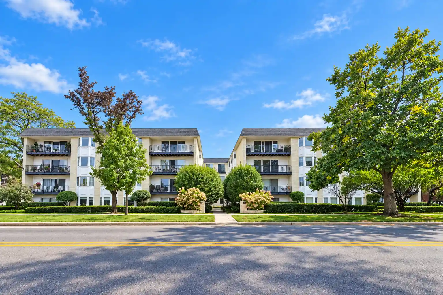 Listing Photo 1 - Condo for sale in 701 Ridge Rd located at 701 Ridge Rd, Wilmette, IL 60091 - Unit #3B