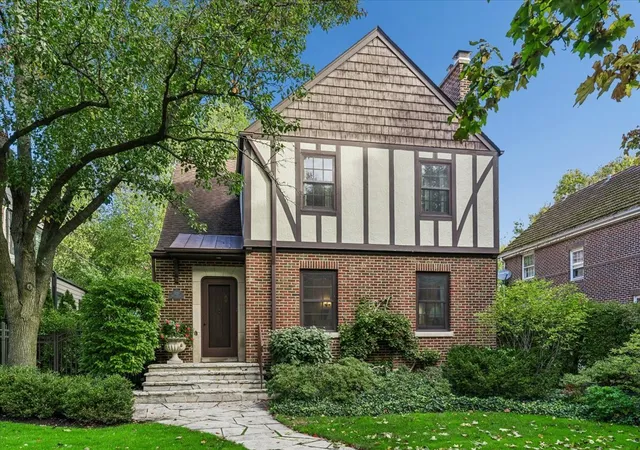 Single family home for sale at 3125 Park Pl, Evanston, IL 60201 | MLS# 12782971