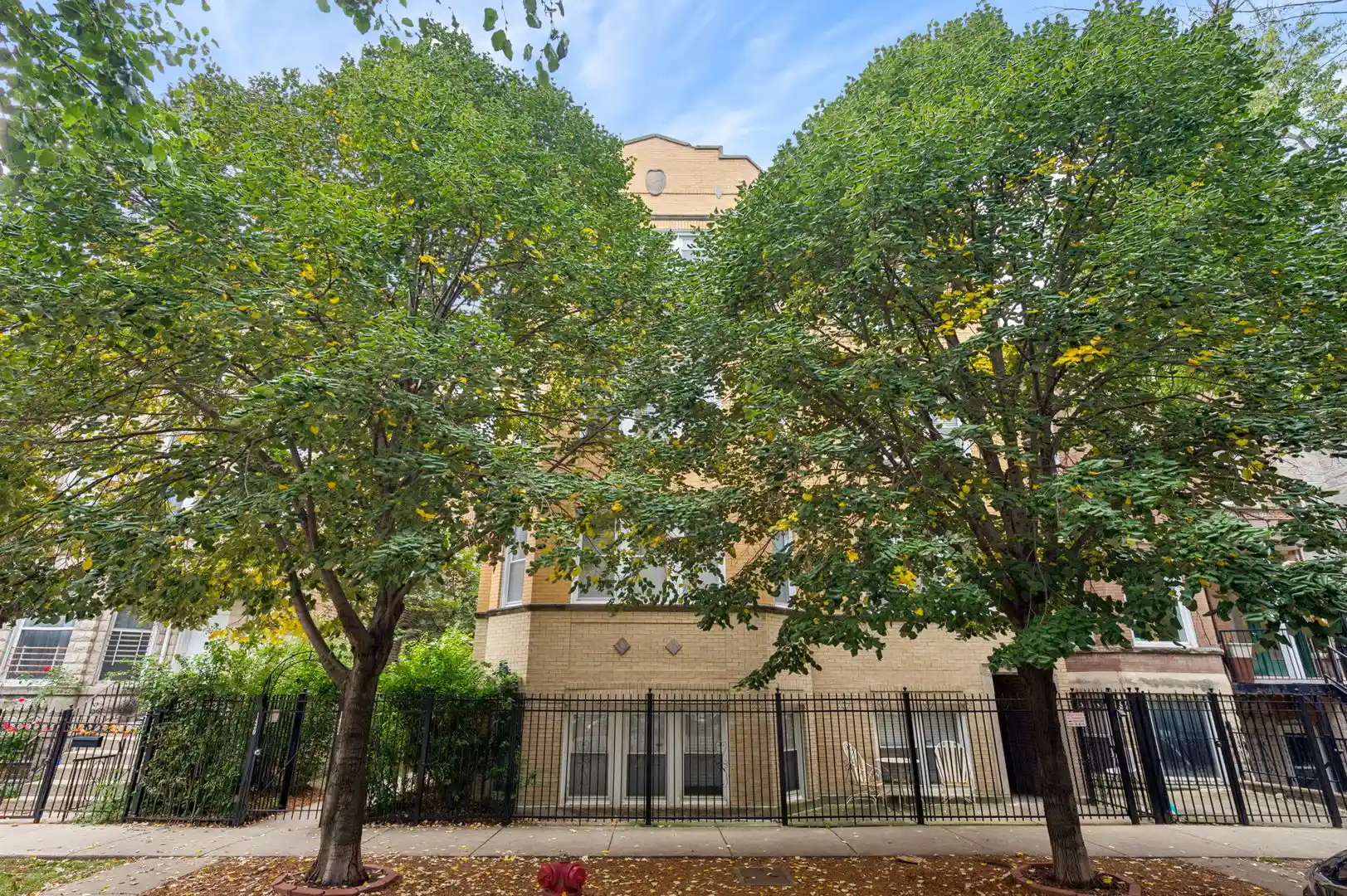 Listing Photo 1 - Condo for sale in 1430 N Maplewood Ave located at 1430 N Maplewood Ave, Chicago, IL 60622 - Unit #402