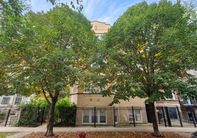 Listing Photo 1 - Condo for sale in building located at 1430 N Maplewood Ave, Chicago, IL 60622 - Unit #402