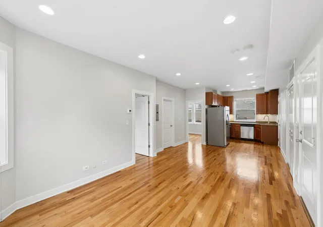 Listing Photo 2 - Condo for sale in building located at 1430 N Maplewood Ave, Chicago, IL 60622 - Unit #402