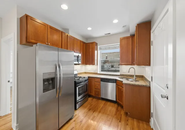 Listing Photo 3 - Condo for sale in building located at 1430 N Maplewood Ave, Chicago, IL 60622 - Unit #402