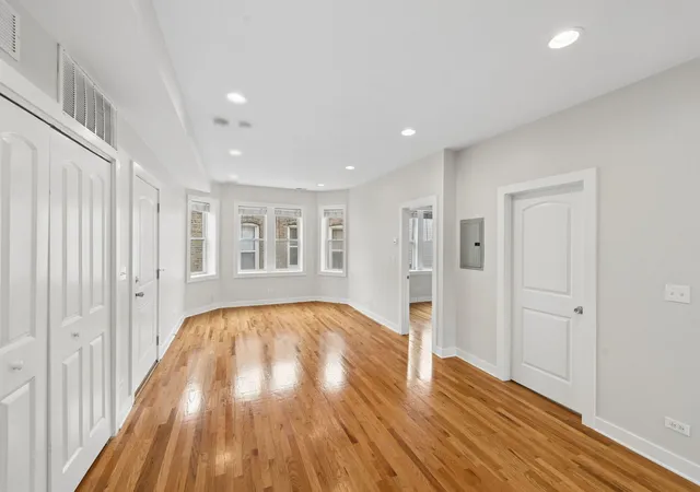 Listing Photo 5 - Condo for sale in building located at 1430 N Maplewood Ave, Chicago, IL 60622 - Unit #402