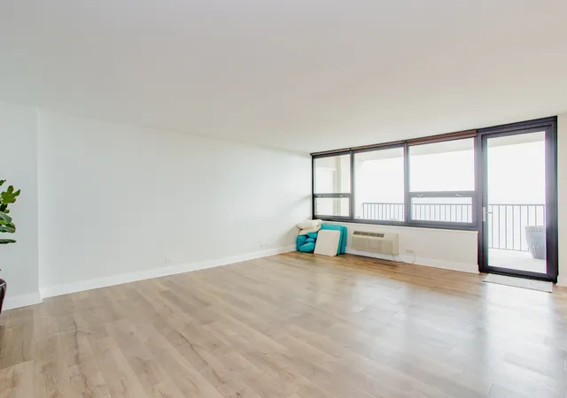 Photo 4 of Condo for sale at 5733 N Sheridan Rd #18A, Chicago, IL 60660 | MLS# 12782992 | Listing updated on 2026-10-22