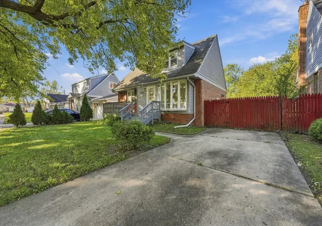 Photo 3 of Single family home for sale at 17540 Greenbay Ave, Lansing, IL 60438 | MLS# 12782998 | Listing updated on 2026-10-22