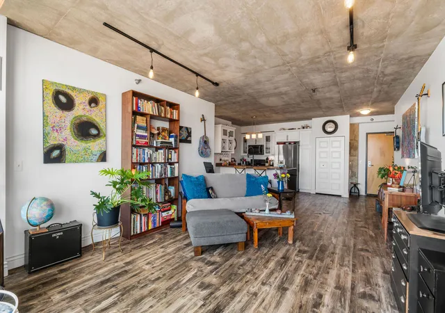 Photo 2 of Condo for sale at 1845 S Michigan Ave #1709, Chicago, IL 60616 | MLS# 12783033 | Listing updated on 2026-10-17