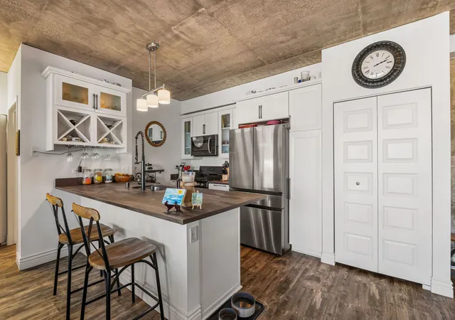 Photo 3 of Condo for sale at 1845 S Michigan Ave #1709, Chicago, IL 60616 | MLS# 12783033 | Listing updated on 2026-10-17