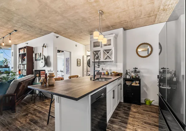 Photo 4 of Condo for sale at 1845 S Michigan Ave #1709, Chicago, IL 60616 | MLS# 12783033 | Listing updated on 2026-10-17