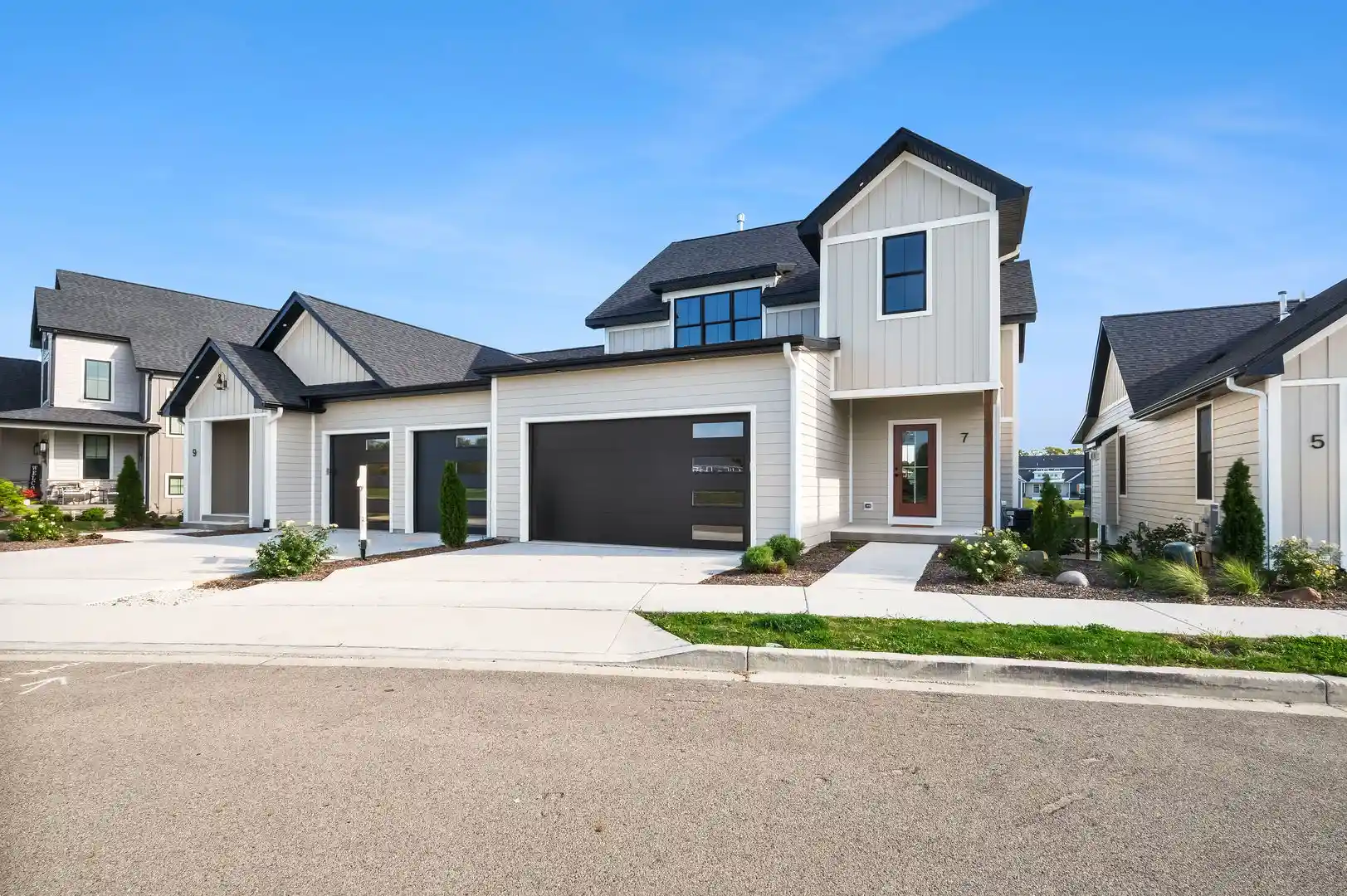 Listing Photo 1 - Condo for sale in 7 Beech Tree Pl located at 7 Beech Tree Pl, Ottawa, IL 61350 - Unit 7 Beech Tree Pl