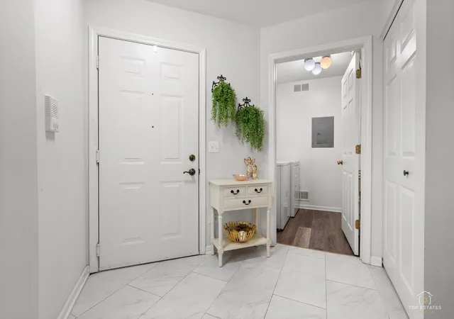 Photo 2 of Townhouse for sale at 816 Butternut Ln #A, Mount Prospect, IL 60056 | MLS# 12783044 | Listing updated on 2026-10-20