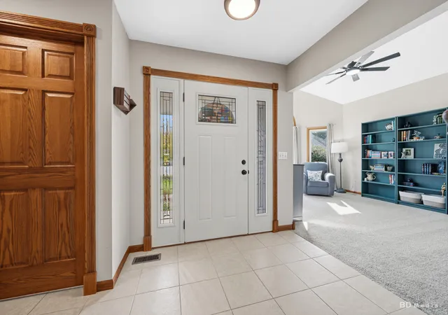 Photo 3 of Single family home for sale at 410 Preswick Ct, Oswego, IL 60543 | MLS# 12783058 | Listing updated on 2026-10-28