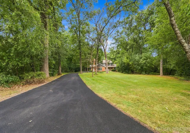 Photo 1 of Single family home for sale at 6n422 Woodhill Ln, St. Charles, IL 60175 | MLS# 12783061 | Listing updated on 2026-10-21