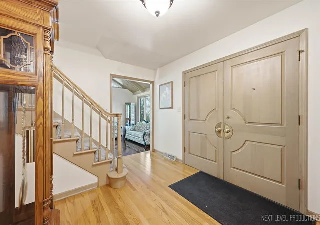 Photo 2 of Single family home for sale at 6n422 Woodhill Ln, St. Charles, IL 60175 | MLS# 12783061 | Listing updated on 2026-10-21