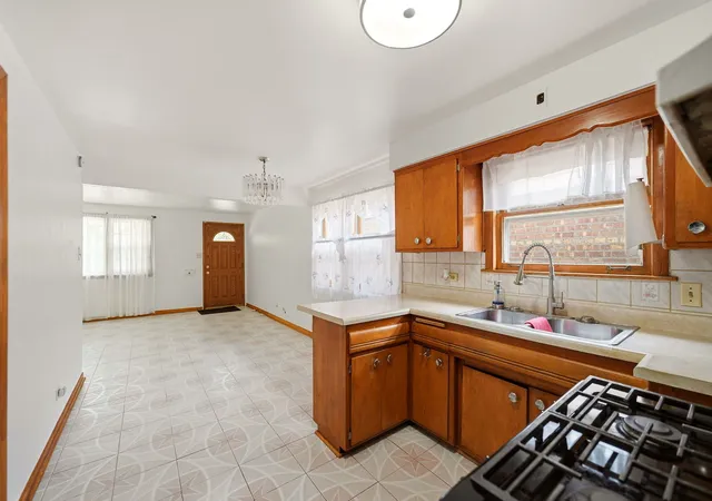 Photo 4 of Single family home for sale at 1709 W 43rd Street, Chicago, IL 60609 | MLS# 12783071 | Listing updated on 2026-10-18