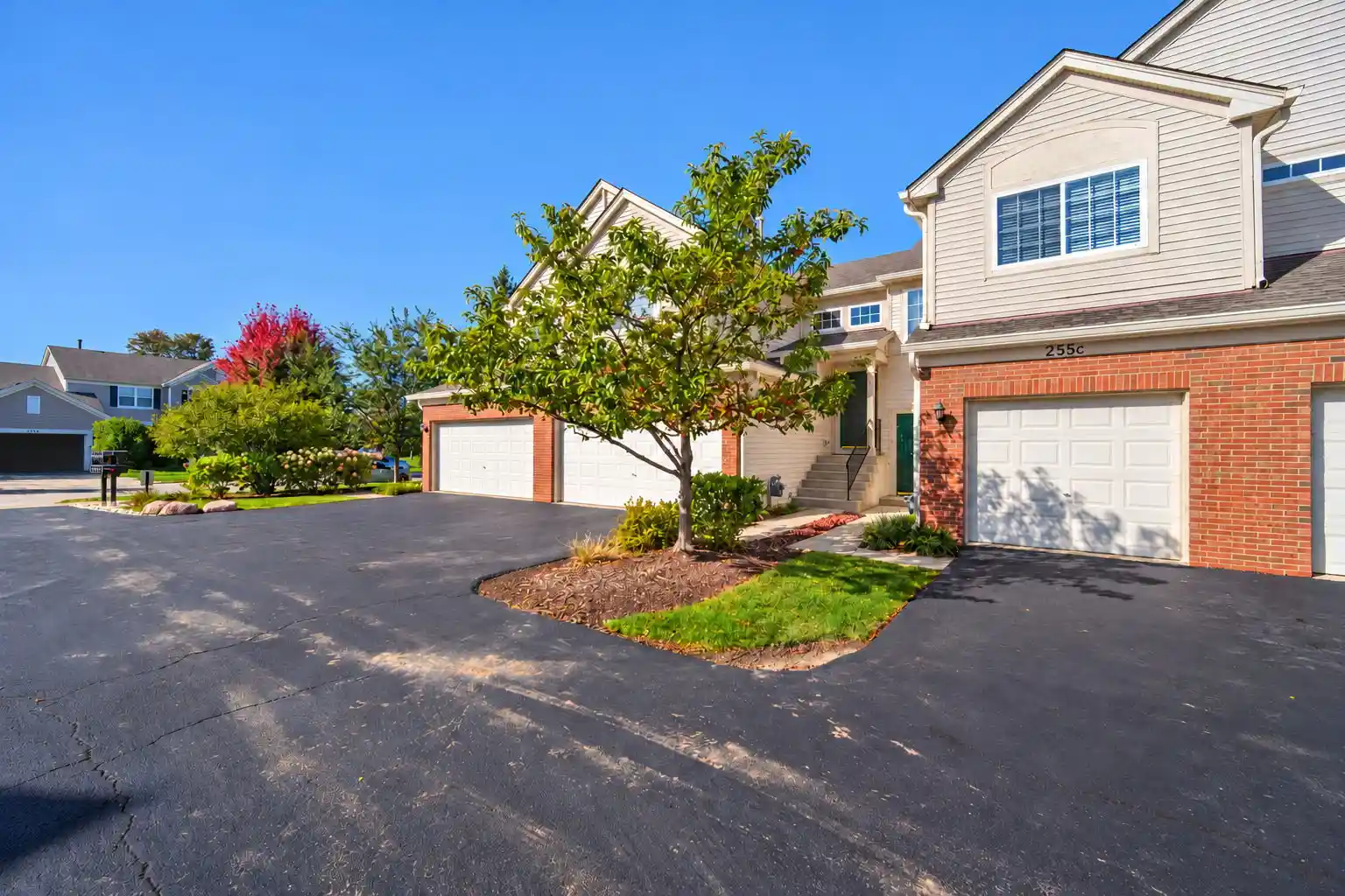 Listing Photo 2 - Condo for sale in 255 Thornwood Wy located at 255 Thornwood Wy, South Elgin, IL 60177 - Unit 255 Thornwood Way