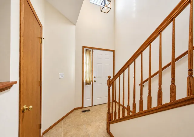 Listing Photo 5 - Condo for sale in building located at 255 Thornwood Wy, South Elgin, IL 60177 - Unit #C