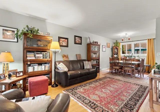 Photo 4 of Townhouse for sale at 2549 Lawndale Ave, Evanston, IL 60201 | MLS# 12783102 | Listing updated on 2026-10-22