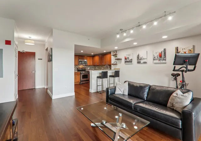 Photo 3 of Condo for sale at 6420 Double Eagle Dr #609, Woodridge, IL 60517 | MLS# 12783108 | Listing updated on 2026-10-20