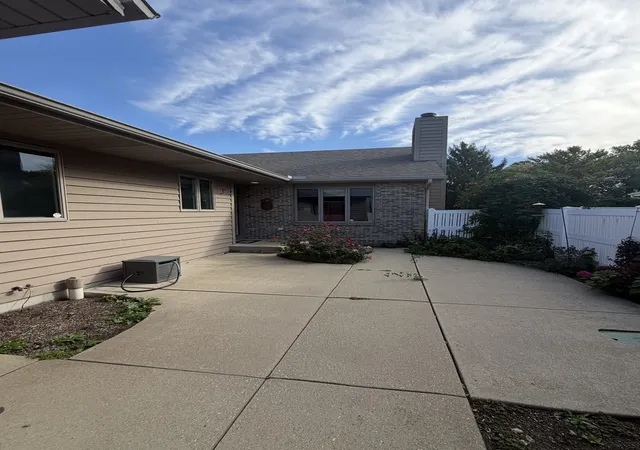 Photo 3 of Townhouse for sale at 1112 Meadows Walk Dr, Bourbonnais, IL 60914 | MLS# 12783118 | Listing updated on 2026-10-20